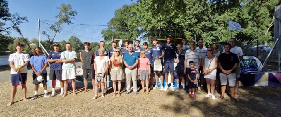 La sélection nationale brésilienne U17 de volley-ball marque une étape à Creutzwald