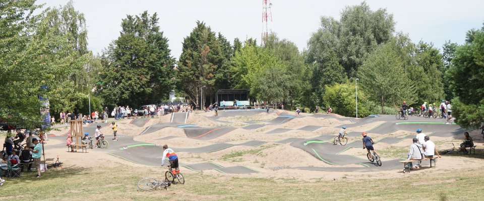 Inauguration de la PumpTrack – À vos roulettes !