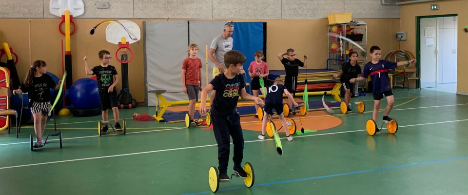 Spectacle de cirque à l'école de la Houve