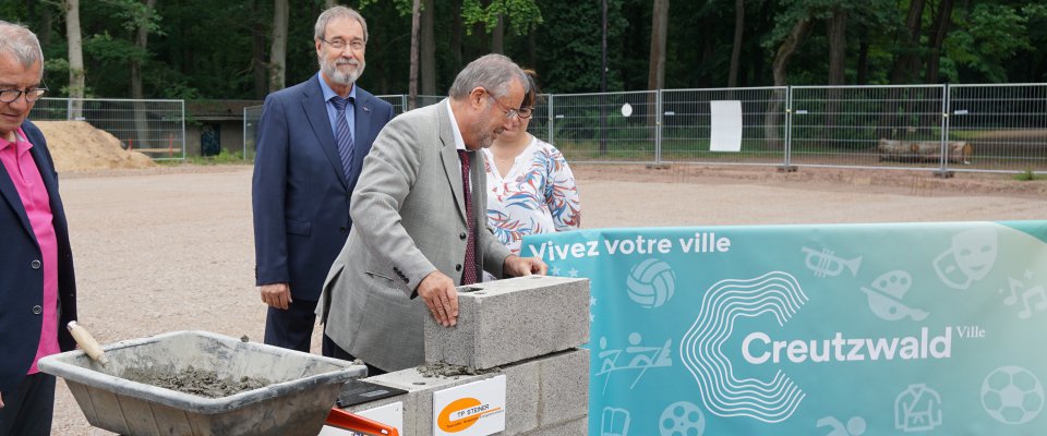 Pose de la première pierre du nouveau boulodrome