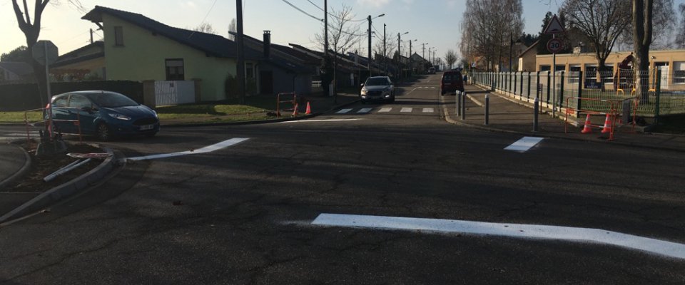 Installation de quatre panneaux STOP