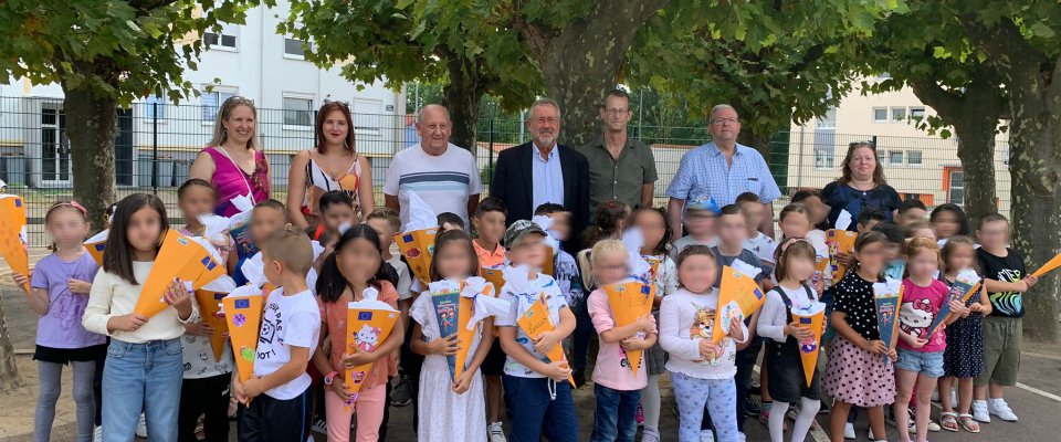 Les traditionnels Schultüte dans les écoles Schuman et la Houve.