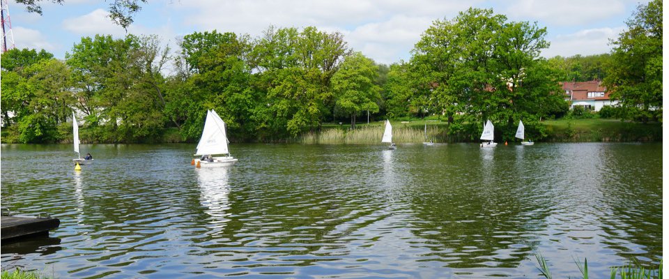Compétition de voile au plan d'eau